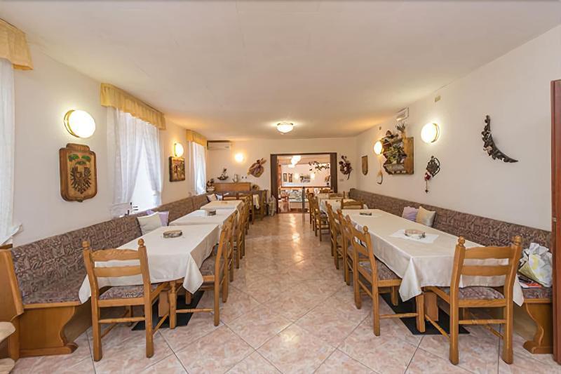 Albergo Antica Rosa Levico Terme Exterior photo