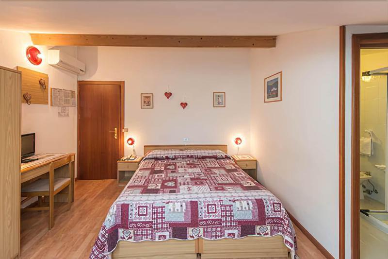 Albergo Antica Rosa Levico Terme Exterior photo
