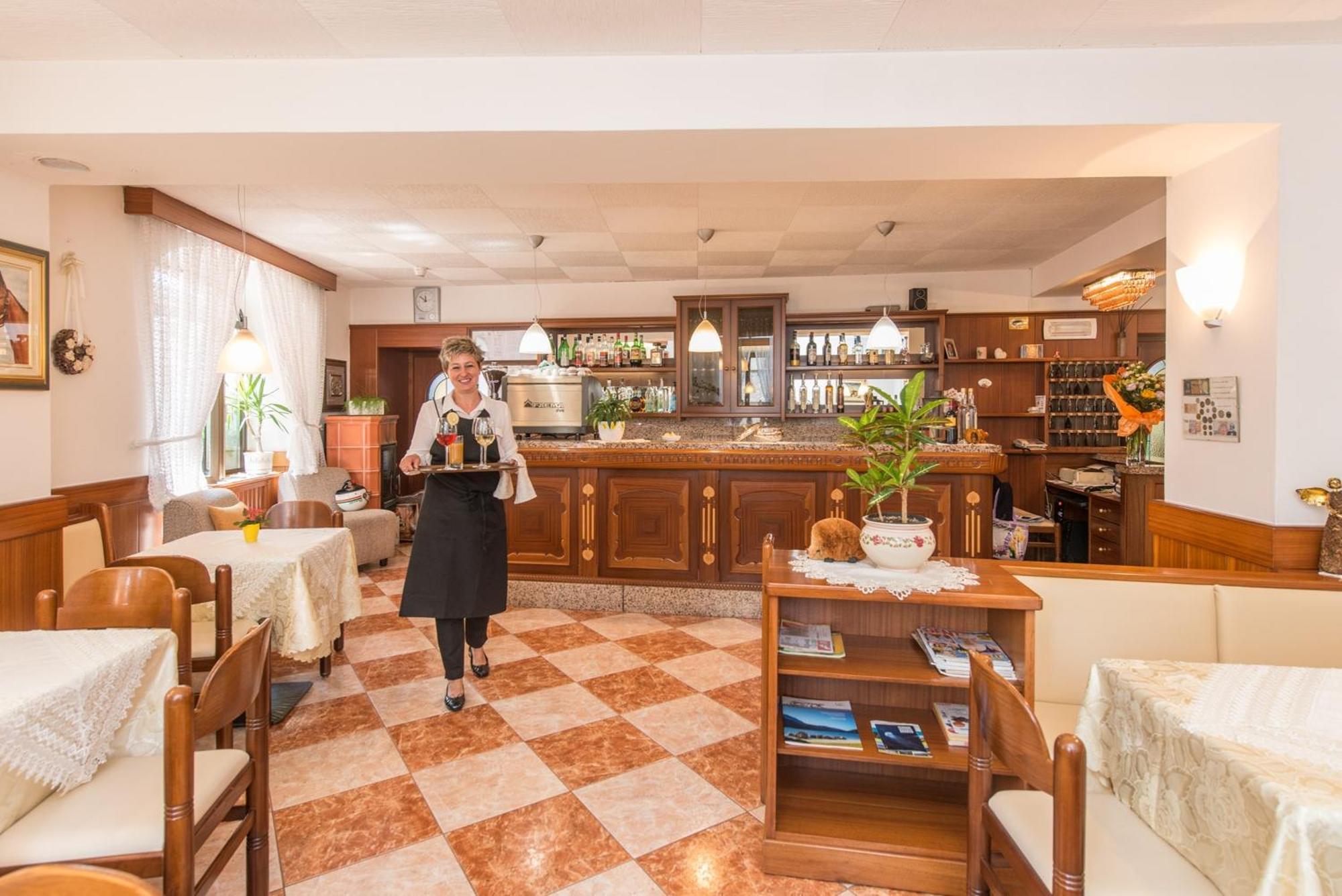 Albergo Antica Rosa Levico Terme Exterior photo